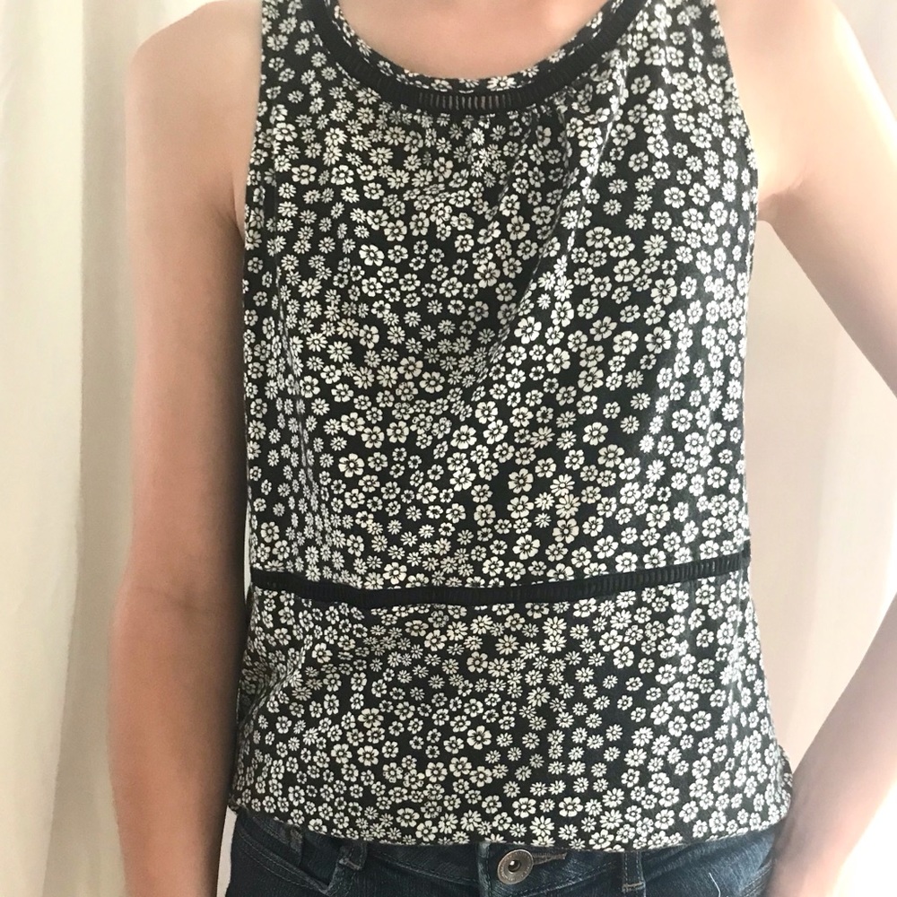 Old Navy | black/white flower tank top-size XS